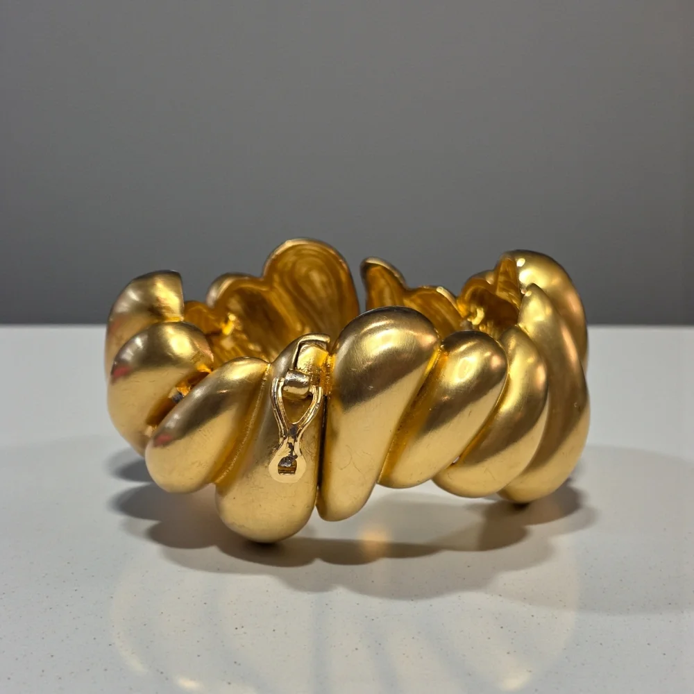 LES BERNARD Chunky Vintage 1980's Matte Gold Plated Hinged Bangle Bracelet - Picture 4 of 6